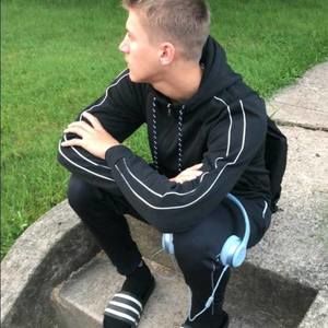 Meet your Posher, Gregory